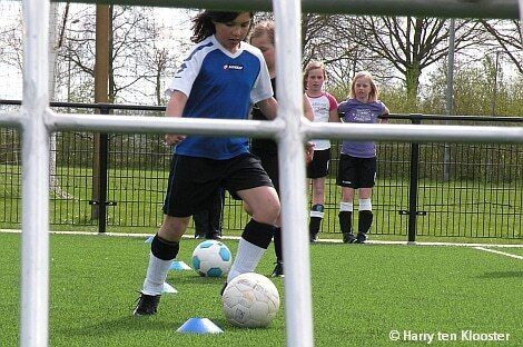 13-04-2011_damesvoetbal_training_vv_berkum_3.jpg